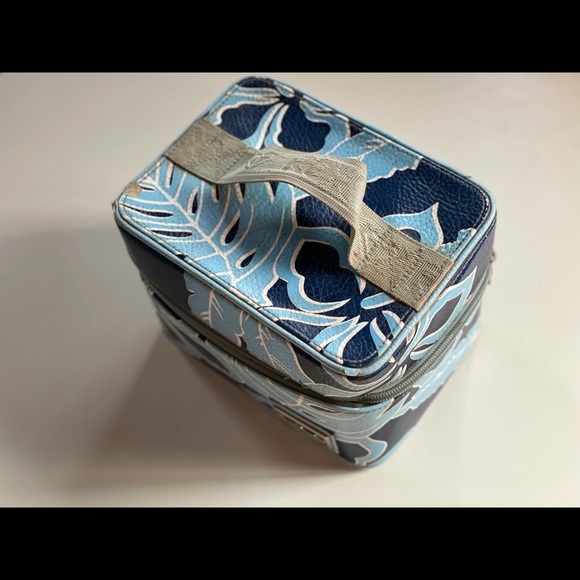 Roxy | Y2K Blue Hibiscus Cosmetic Travel Case - Picture 8 of 16